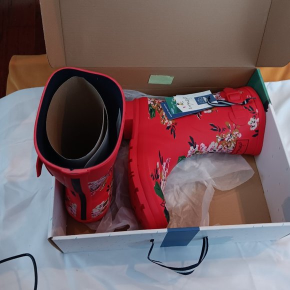 JOULES Molly Welly Mid-Height Red Floral Rubber Rain Boots - Picture 2 of 6
